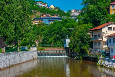 Saraybosna, Bosna-Hersek 'in merkezindeki Mlijacka Nehri' nin kıyısında