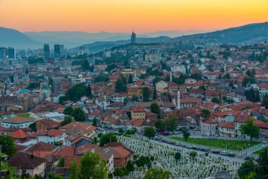 Saraybosna 'nın Sarı Kale, Bosna-Hersek' ten gün batımına bakışı