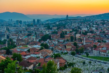 Saraybosna 'nın Sarı Kale, Bosna-Hersek' ten gün batımına bakışı
