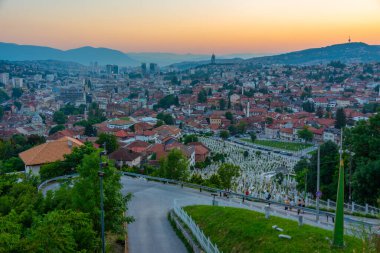 Saraybosna 'nın Sarı Kale, Bosna-Hersek' ten gün batımına bakışı