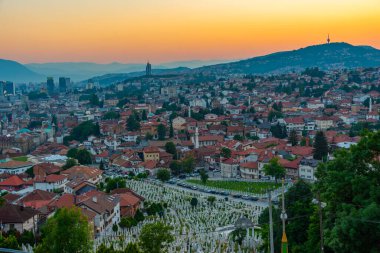 Saraybosna 'nın Sarı Kale, Bosna-Hersek' ten gün batımına bakışı