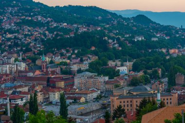 Saraybosna 'nın Sarı Kale, Bosna-Hersek' ten gün batımına bakışı