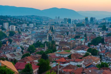 Saraybosna 'nın Sarı Kale, Bosna-Hersek' ten gün batımına bakışı