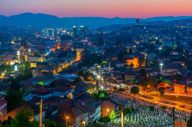 Saraybosna 'nın Sarı Kale, Bosna-Hersek' ten gün batımına bakışı