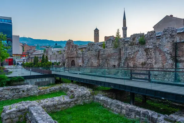 Bosna-Hersek 'in eski Saraybosna kentinde Taslihan' ın günbatımı manzarası