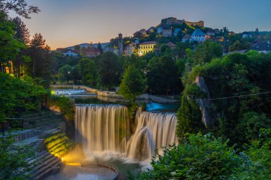 Bosna 'nın Jajce kasabasının günbatımı manzarası