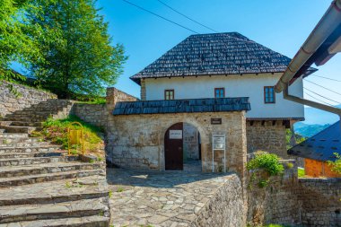 Bosna 'nın Jajce kentindeki eski evler