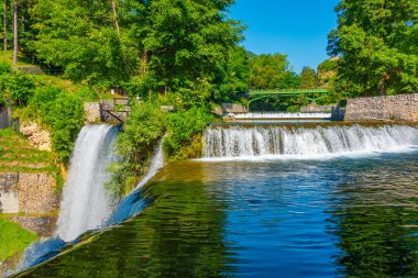 Bosna 'nın Jajce kasabasında Pliva şelalesi