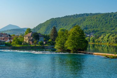 Bosna 'nın Bihac kentinde Una' nın Riverside kenti