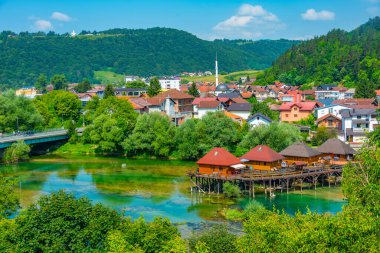 Bosna-Hersek 'in Bosanska Krupa kentinde Una' lı Riverisde