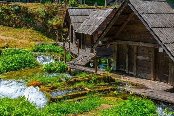 Bosna-Hersek 'in Jajce kenti yakınlarındaki Mlincici su değirmenleri