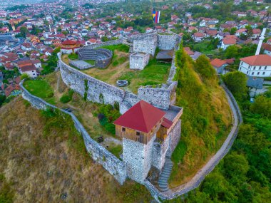 Bosna-Hersek 'teki Doboj kalesinin günbatımı manzarası