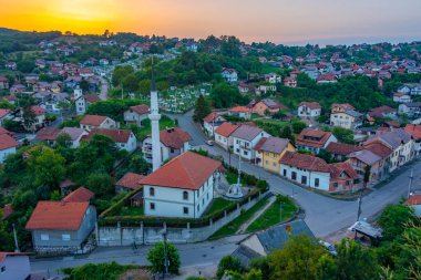 Bosna 'nın Doboj kentinde günbatımı manzarası