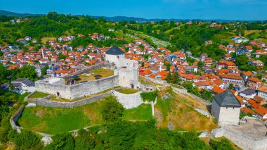 Tesanj kalesi ve Bosna-Hersek 'teki çevre kent manzarası