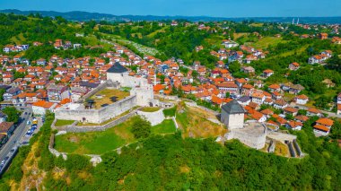 Tesanj kalesi ve Bosna-Hersek 'teki çevre kent manzarası