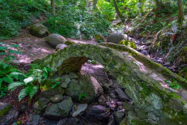 Bosna-Hersek 'te popüler taş küreleri - kamene kugle -