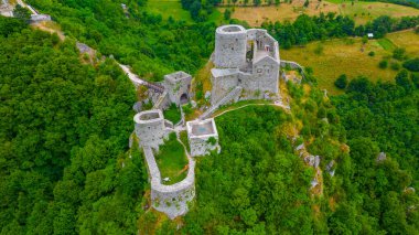 Bosna-Hersek 'teki Srebrenik Kalesinin Panorama manzarası