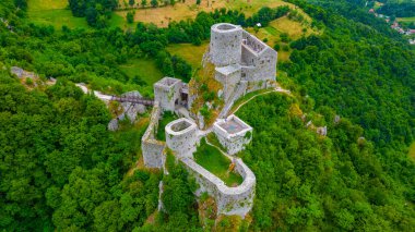 Bosna-Hersek 'teki Srebrenik Kalesinin Panorama manzarası