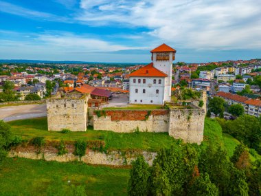 Bosna-Hersek 'e bakan Gradacac şatosu