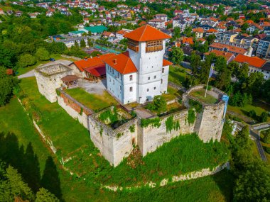 Bosna-Hersek 'e bakan Gradacac şatosu