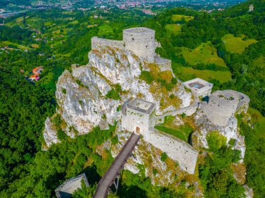 Bosna-Hersek 'teki Srebrenik Kalesinin Panorama manzarası