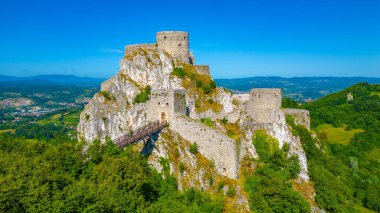 Bosna-Hersek 'teki Srebrenik Kalesinin Panorama manzarası