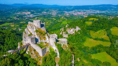 Bosna-Hersek 'teki Srebrenik Kalesinin Panorama manzarası