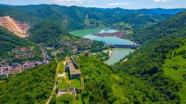 Zvornik kalesi ve Bosna kasabası Zvornik 'in Panoraması