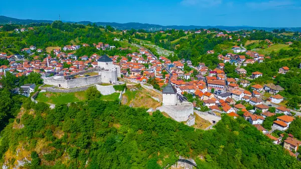 Tesanj kalesi ve Bosna-Hersek 'teki çevre kent manzarası