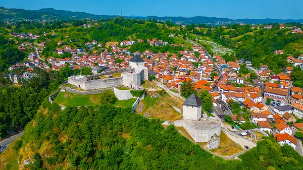 Tesanj kalesi ve Bosna-Hersek 'teki çevre kent manzarası