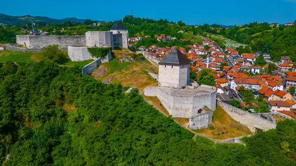 Tesanj kalesi ve Bosna-Hersek 'teki çevre kent manzarası