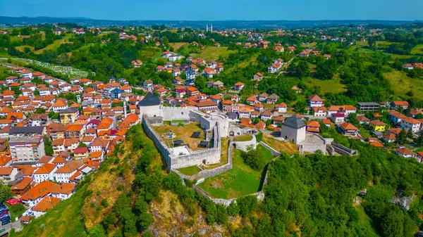 Tesanj kalesi ve Bosna-Hersek 'teki çevre kent manzarası