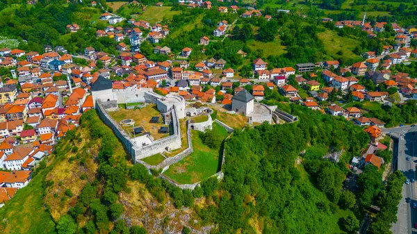 Tesanj kalesi ve Bosna-Hersek 'teki çevre kent manzarası