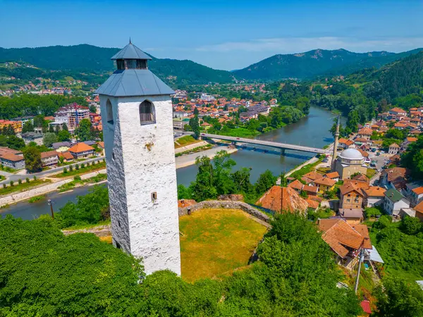 Bosna-Hersek 'teki Maglaj kalesi ve Bosna nehri