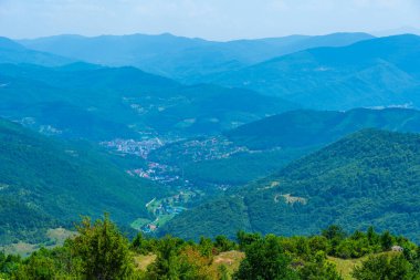 Bosna-Hersek 'te Gorazde yakınlarındaki Bosna kırsalının manzarası