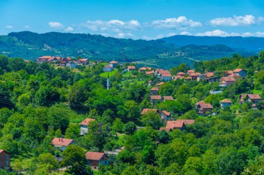 Bosna-Hersek 'teki Zvornik yakınlarındaki Bosna kırsalının manzarası