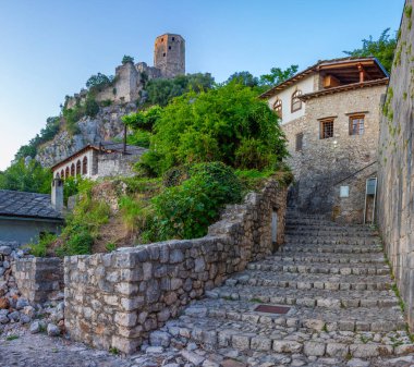 Bosna-Hersek 'teki Pocitelj köyünün gün batımı manzarası