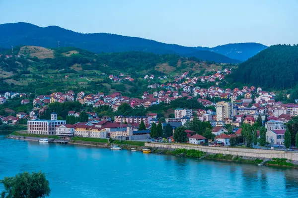 Bosna 'nın Višegrad kentinin gündoğumu manzarası