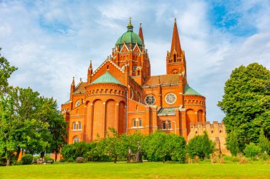 Hırvatistan 'ın başkenti Djakovo' daki Aziz Peter Katedrali 'nde yaz günü