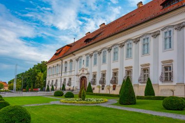 Hırvatistan 'ın başkenti Djakovo' daki Aziz Peter Katedrali 'nde yaz günü