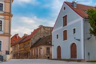 Hırvatistan 'ın eski Osijek kentindeki yaya sokağı