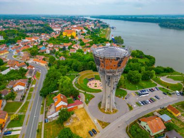 Hırvat kenti Vukovar 'daki su kulesinin hava manzarası