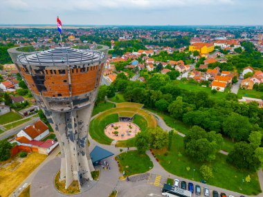 Hırvat kenti Vukovar 'daki su kulesinin hava manzarası