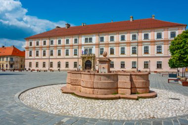 Hırvatistan 'ın eski Osijek kentindeki Kutsal Üçlü Meydanı