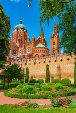 Hırvatistan 'ın başkenti Djakovo' daki Aziz Peter Katedrali 'nde yaz günü