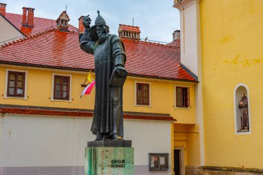 Hırvat kenti Varazdin 'de Grgur Ninski Heykeli