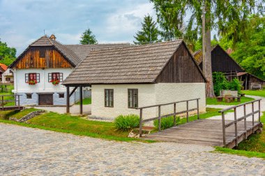 Hırvat etnik köyü Kumrovec 'teki tarihi evler