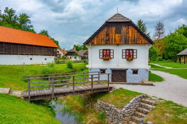 Hırvat etnik köyü Kumrovec 'teki tarihi evler