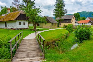 Hırvat etnik köyü Kumrovec 'teki tarihi evler