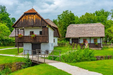 Hırvat etnik köyü Kumrovec 'teki tarihi evler